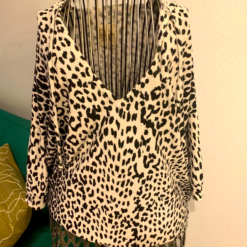 Slouchy hooded tee B&W animal print size S